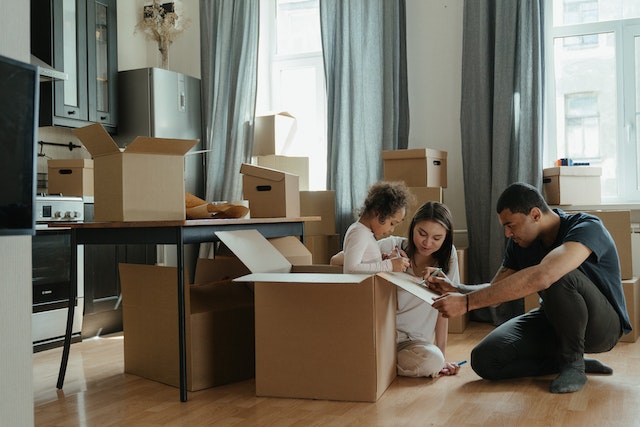 family%20moving%20in%20to%20home